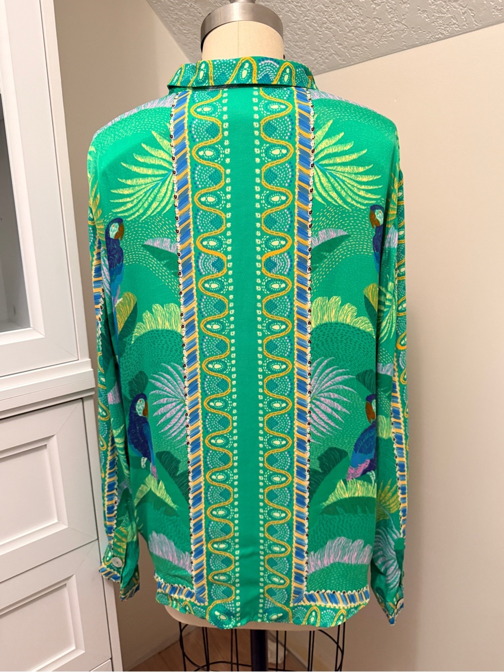 FARM Rio Macaw Scarf Green Tropical Parrot Button-Down Shirt NEW - Picture 6 of 9